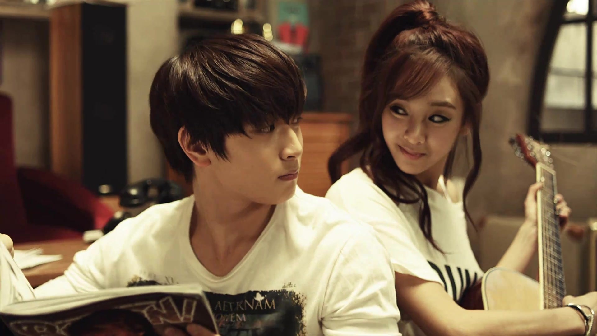 G.NA - Black & White hinh anh