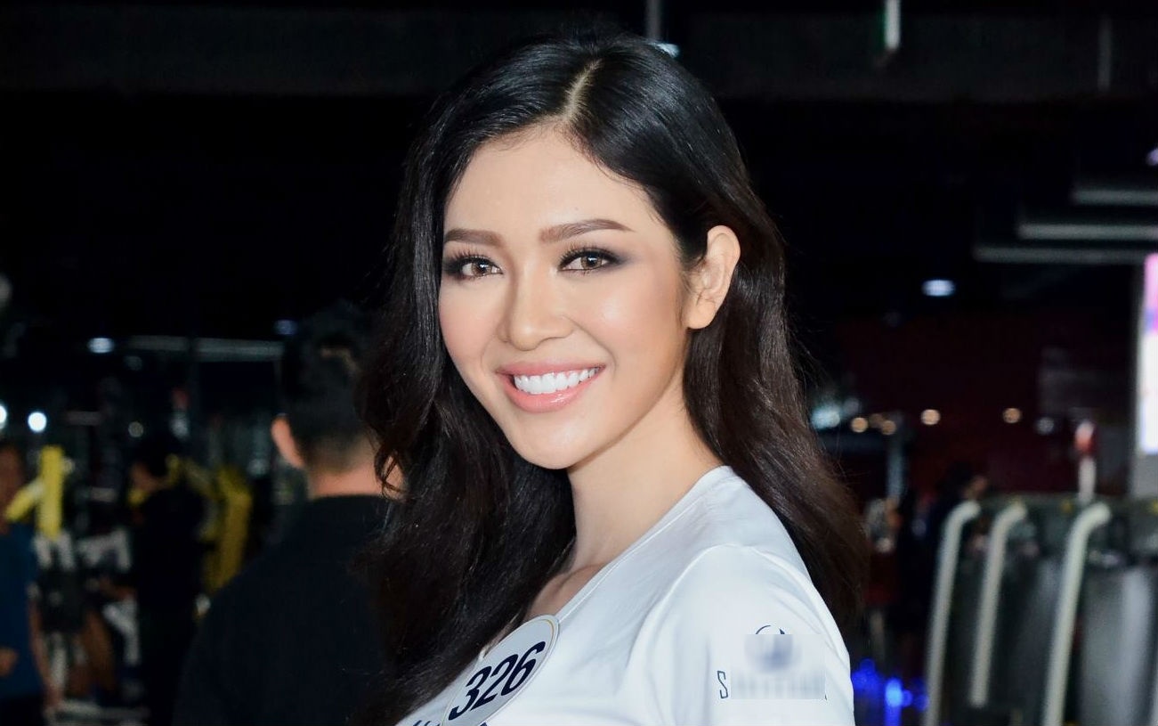 Top 10 ban ket Hoa hau Hoan vu gay tranh cai vi nu cuoi rang su hinh anh