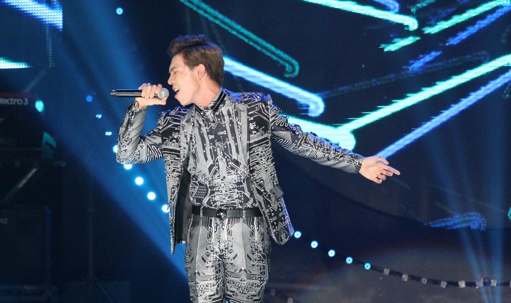 Erik bieu dien tai Asia Song Festival anh 2