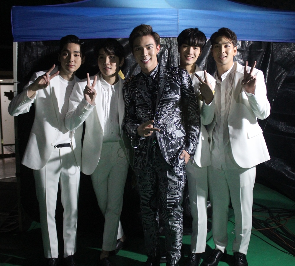 Erik bieu dien tai Asia Song Festival anh 3