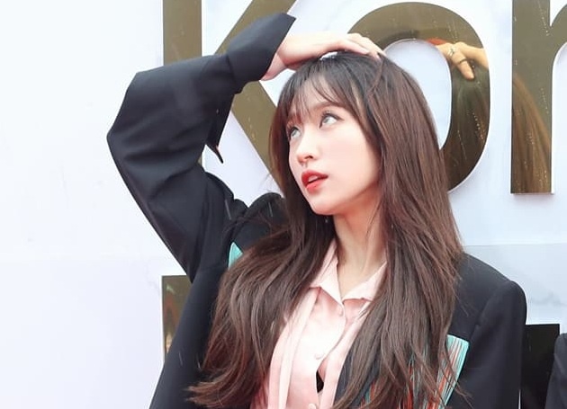 Dan sao Han tao dang tren tham do bat chap troi mua hinh anh