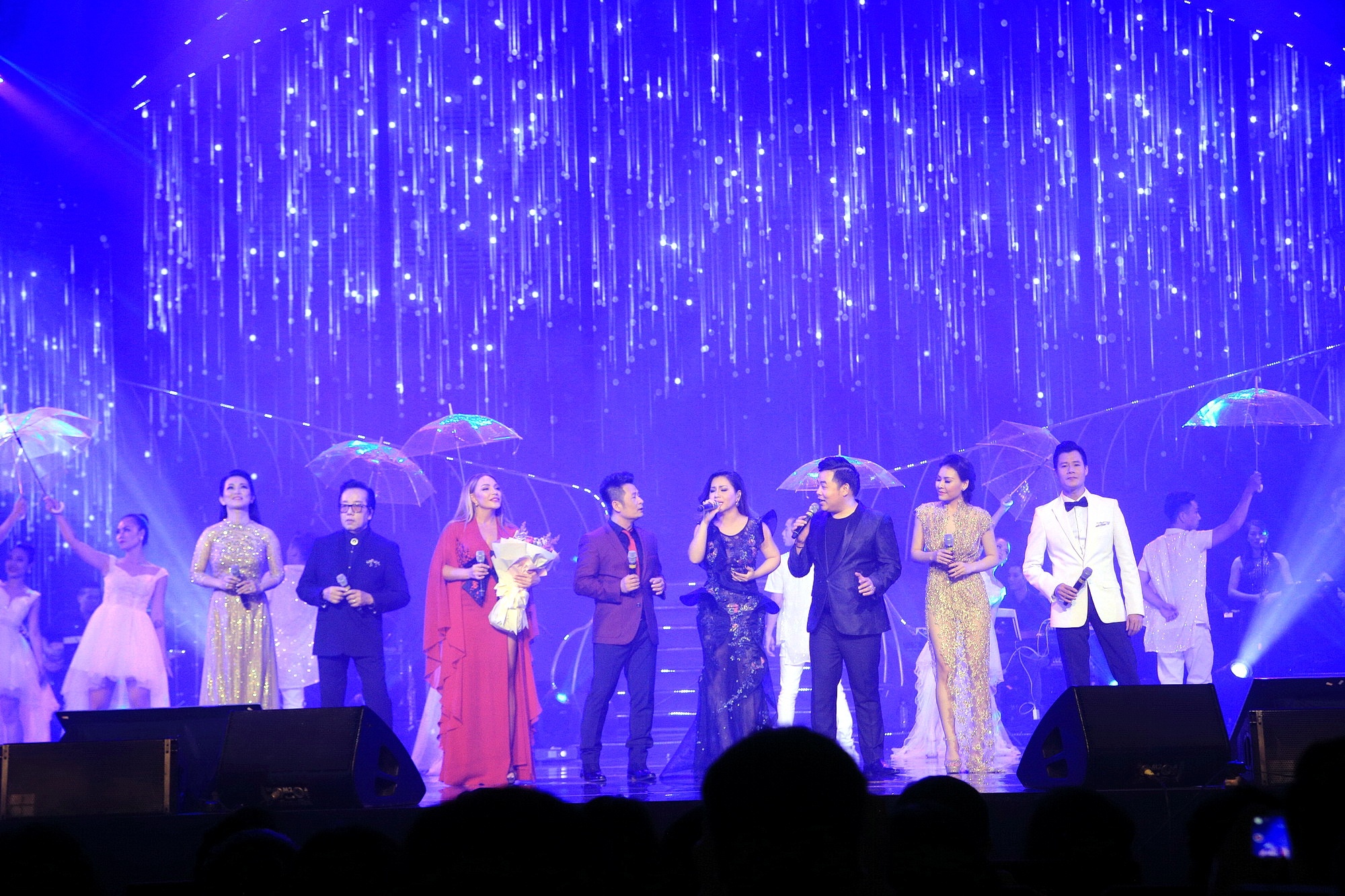 Nguyen cao ky duyen tang tho cho quang dung anh 1