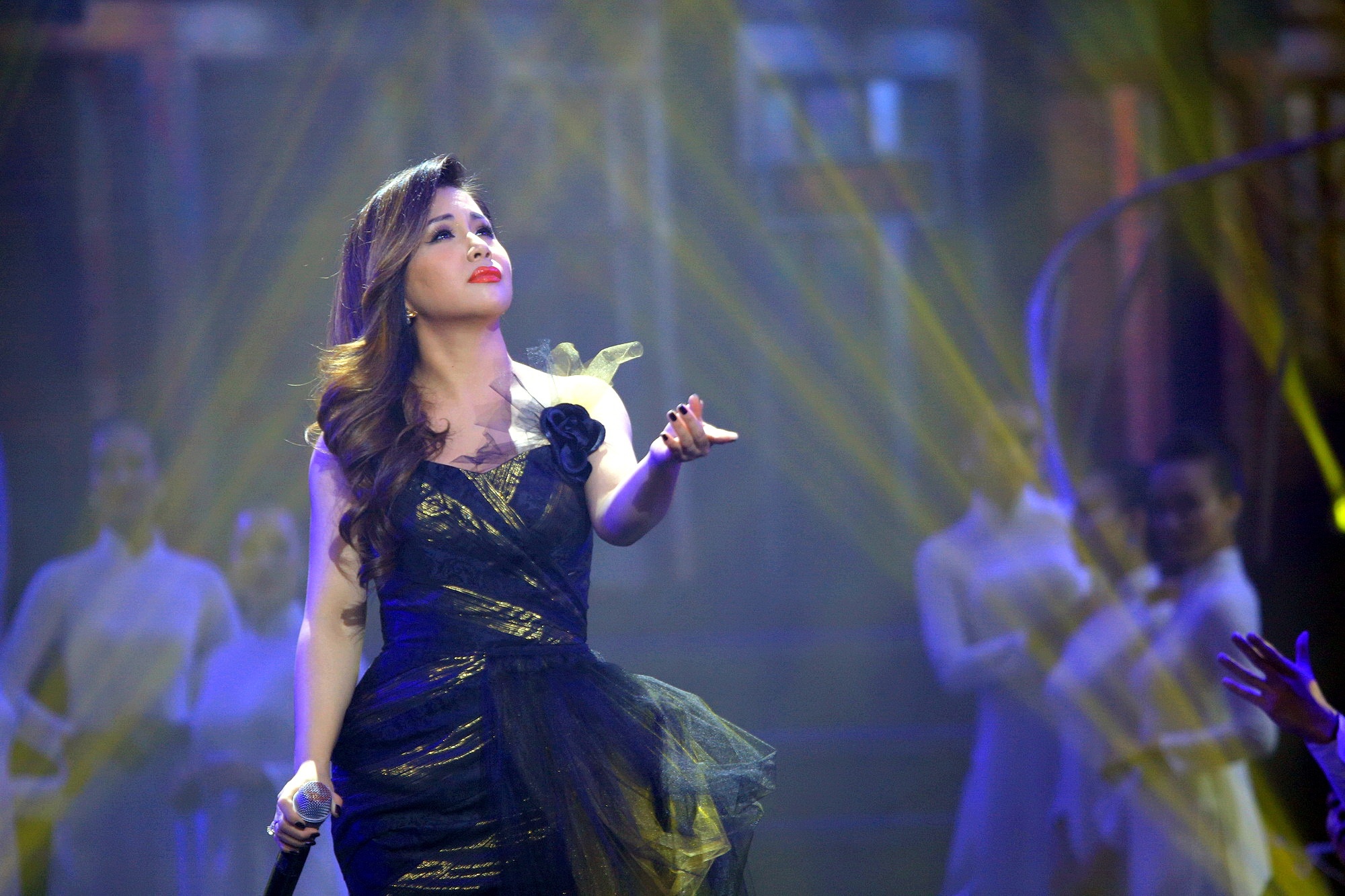 Nguyen cao ky duyen tang tho cho quang dung anh 6