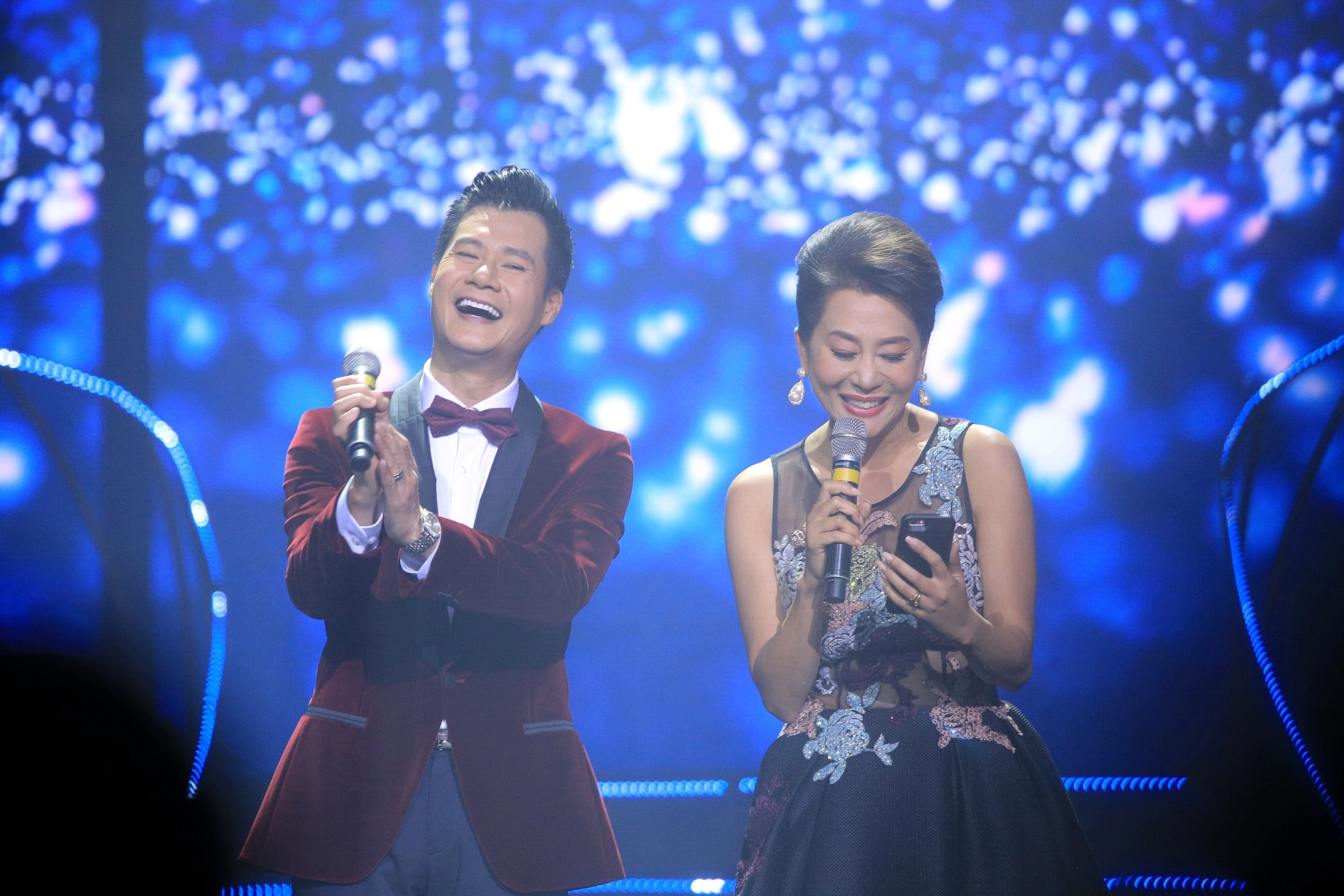 Nguyen Cao Ky Duyen tang tho cho Quang Dung de to long ai mo hinh anh