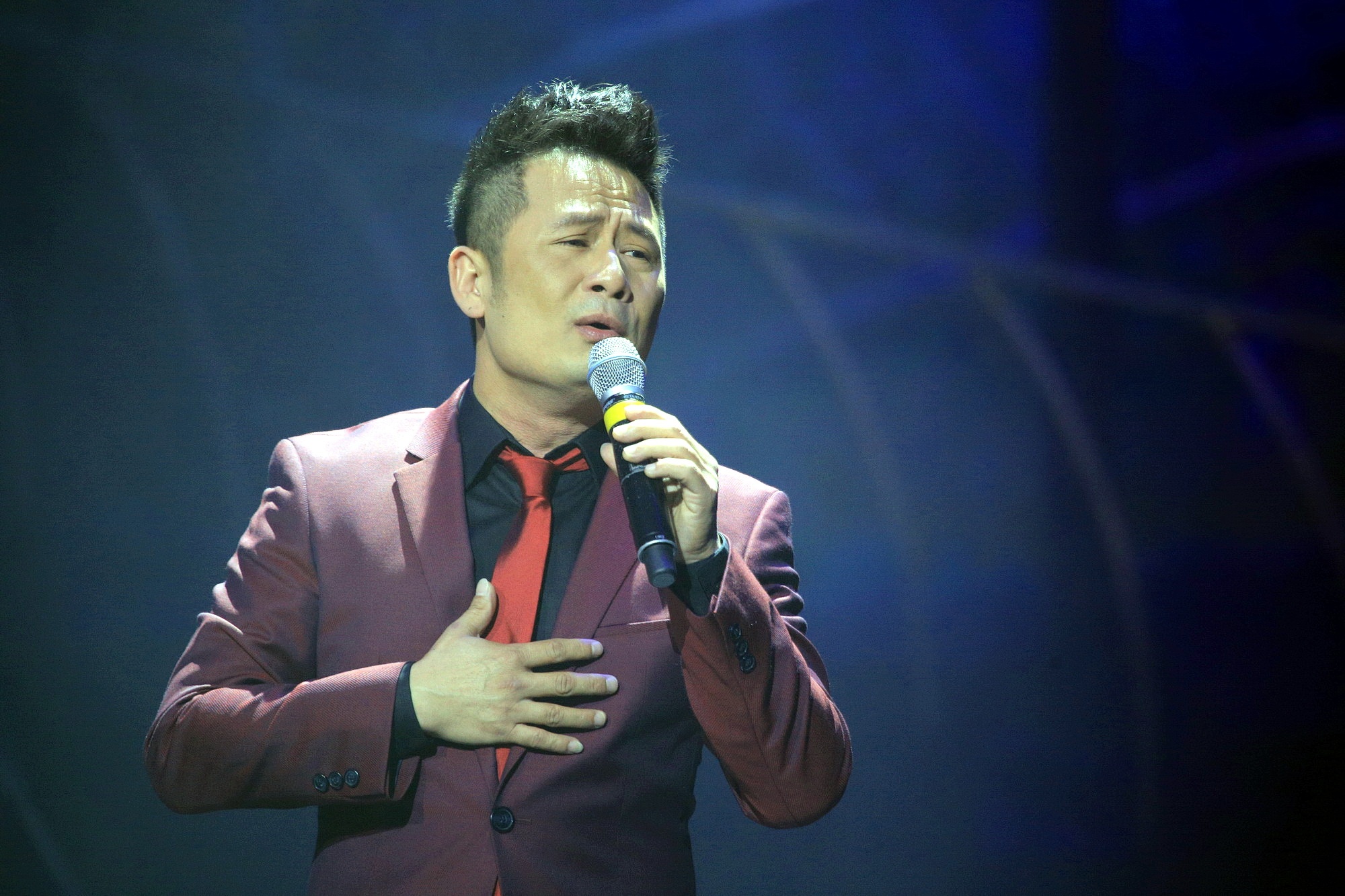 Nguyen cao ky duyen tang tho cho quang dung anh 10