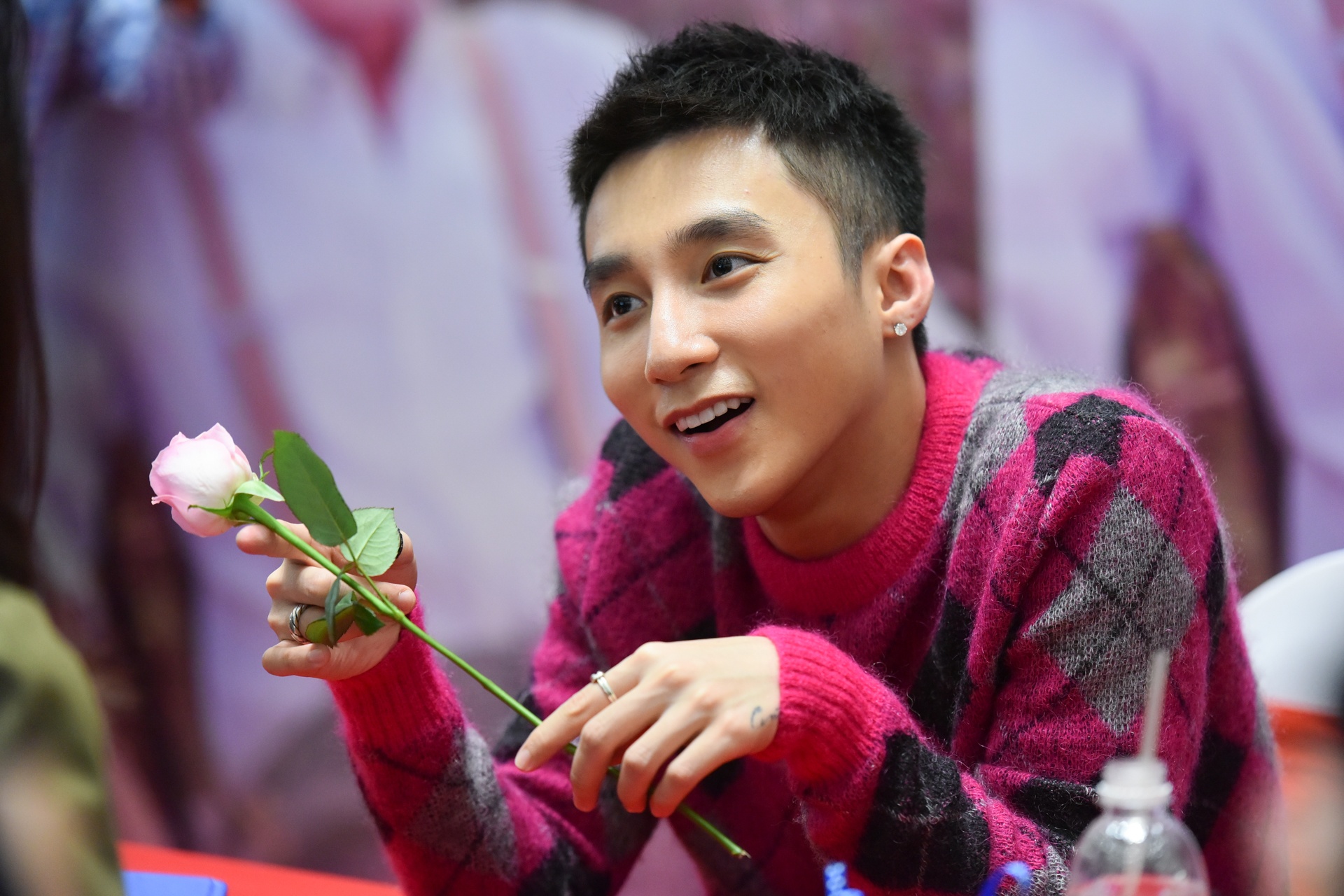 ngoc trinh quang cao tiki anh 4