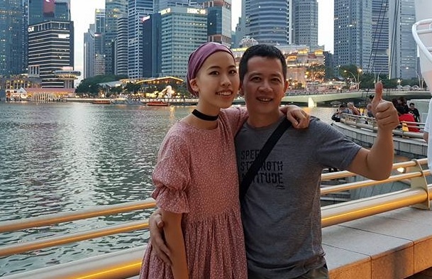 Con gai dao dien 'Nhung ngon nen trong dem' chien dau voi benh ung thu hinh anh