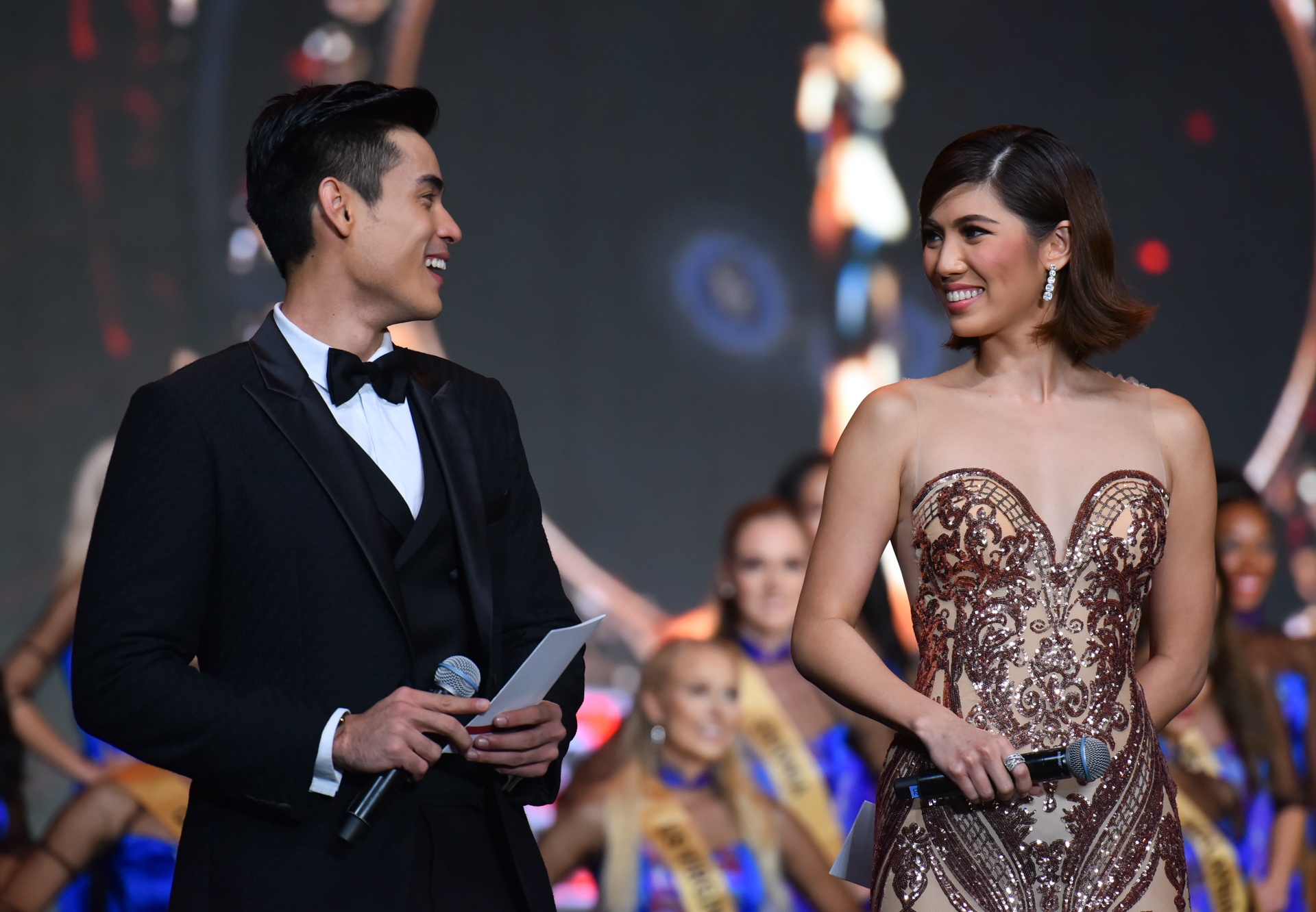 MC Hoa hau Hoa binh Quoc te anh 1