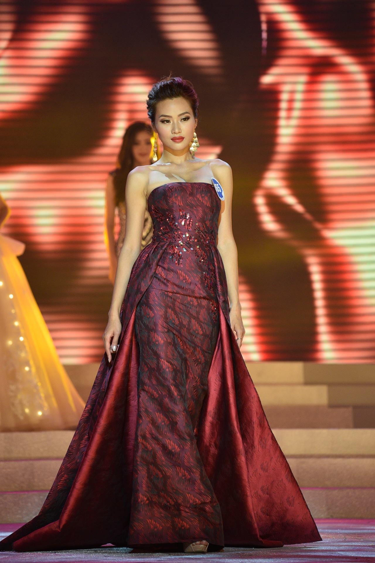 Thi sinh Hoa hau Dai duong dung hang Huyen My anh 8