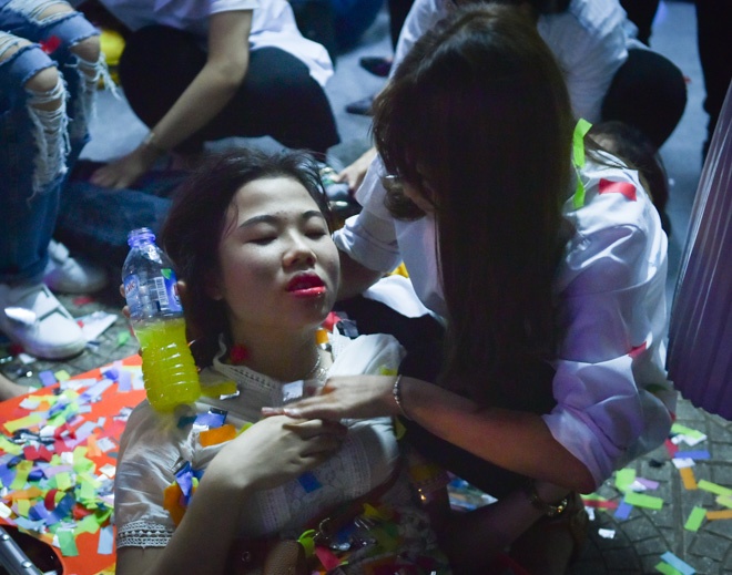 Nhieu fan Viet ngat xiu trong su kien co sao Han Quoc hinh anh