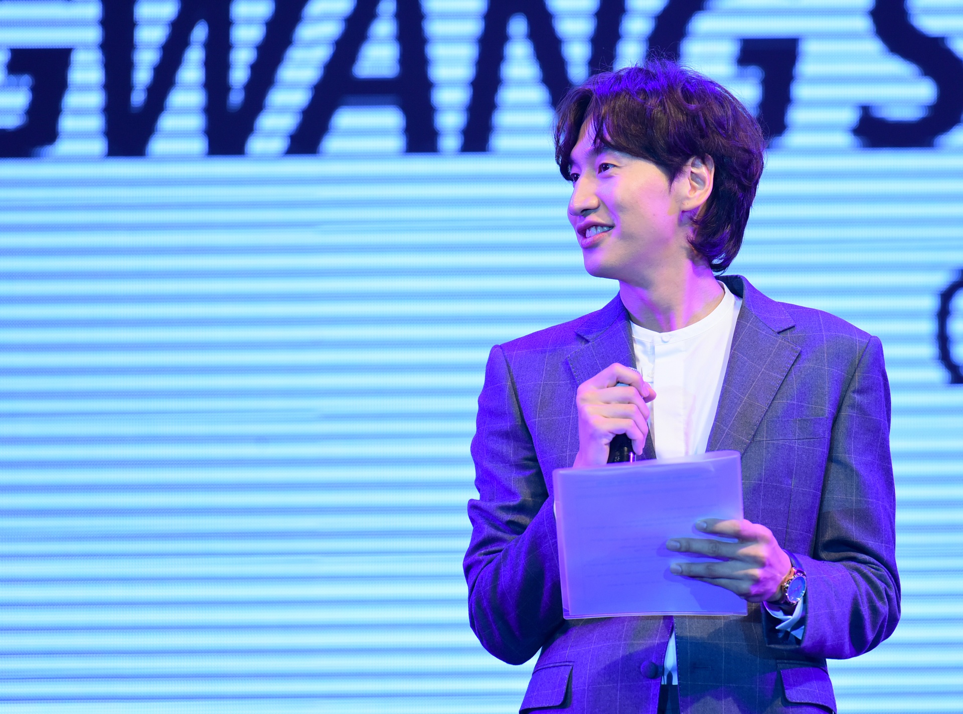 Kwang Soo,  Haha den viet nam anh 1