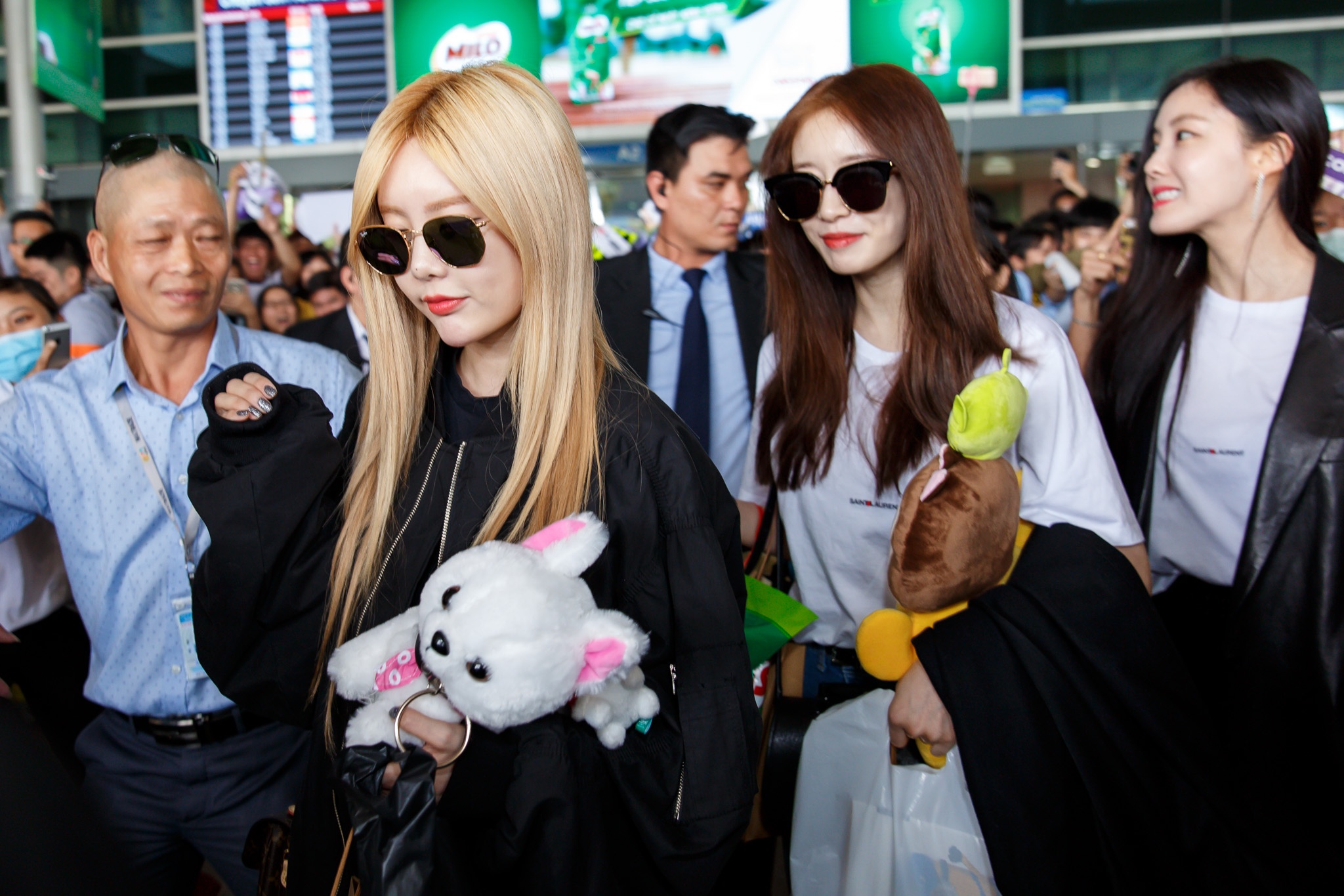 Fan Viet gao thet khi T-ara co mat o san bay Tan Son Nhat hinh anh