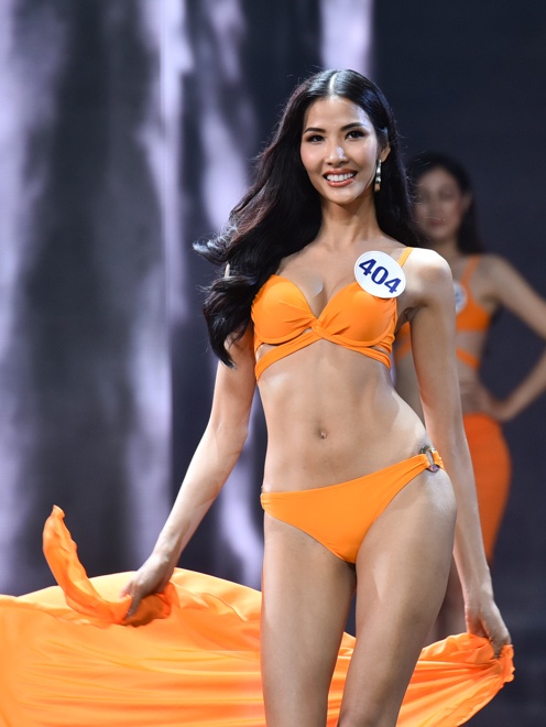 Thi sinh hoa hau hoan vu lo eo to anh 5