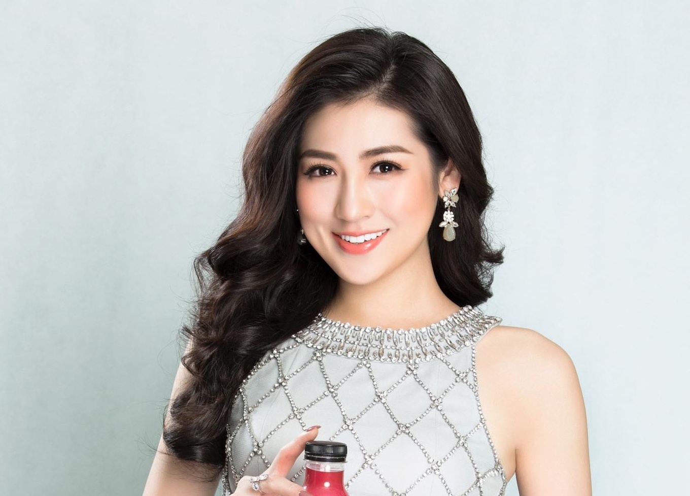 Vu lo hang 11 ty dong bi bat giu: A hau Tu Anh lan dau len tieng hinh anh