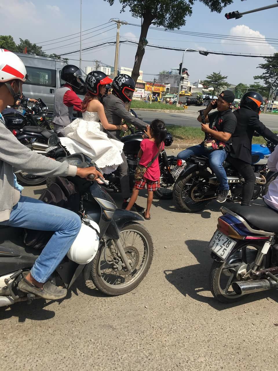 hinh anh dam cuoi Khoi My anh 6