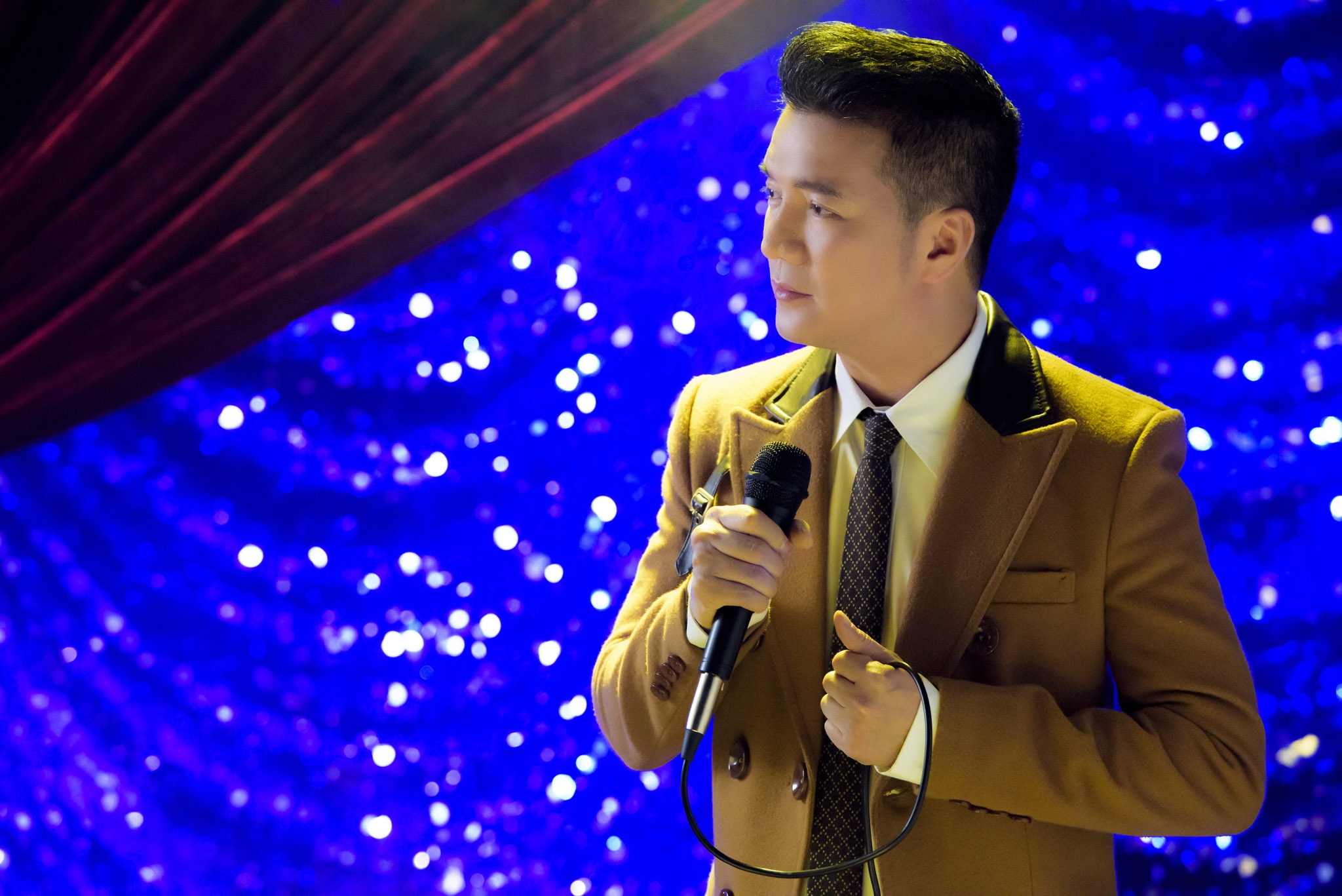 Dam Vinh Hung truot giai MTV EMA 2017 truoc doi thu Philippines hinh anh