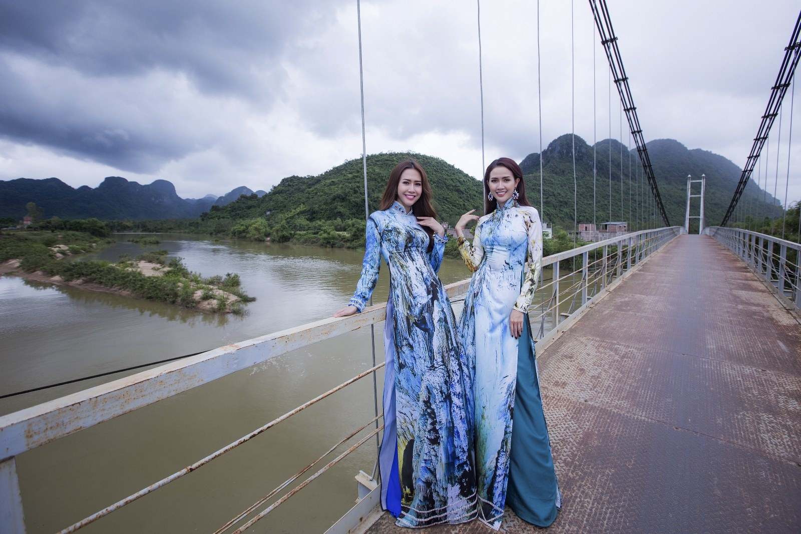 trinh dien ao dai anh 1