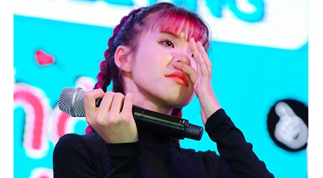 Khoi My: Ngoi sao 'khac nguoi', tim thanh binh giua thi phi showbiz hinh anh