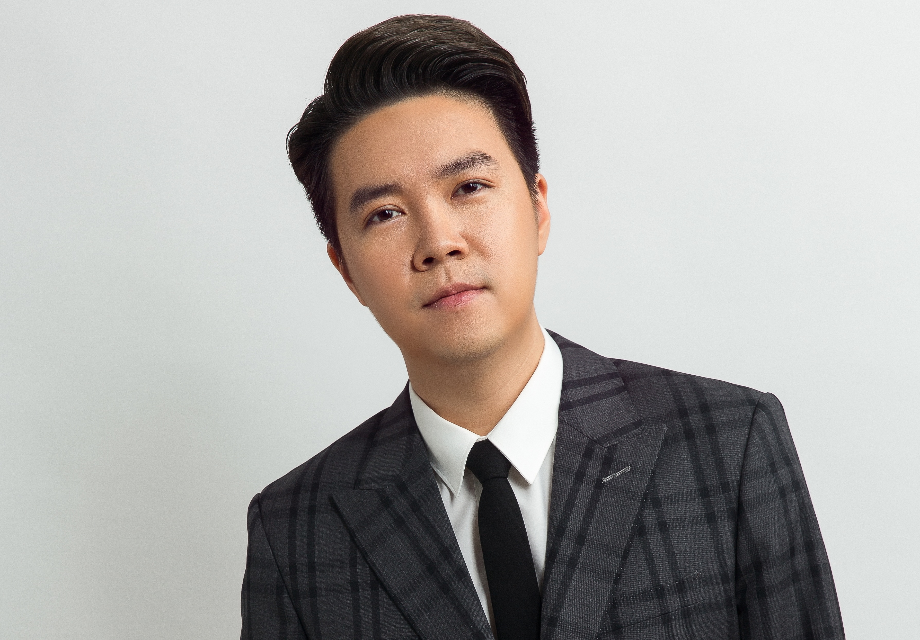 Le Hieu lan dau hop tac voi tac gia 'Dieu buon nhat' hinh anh