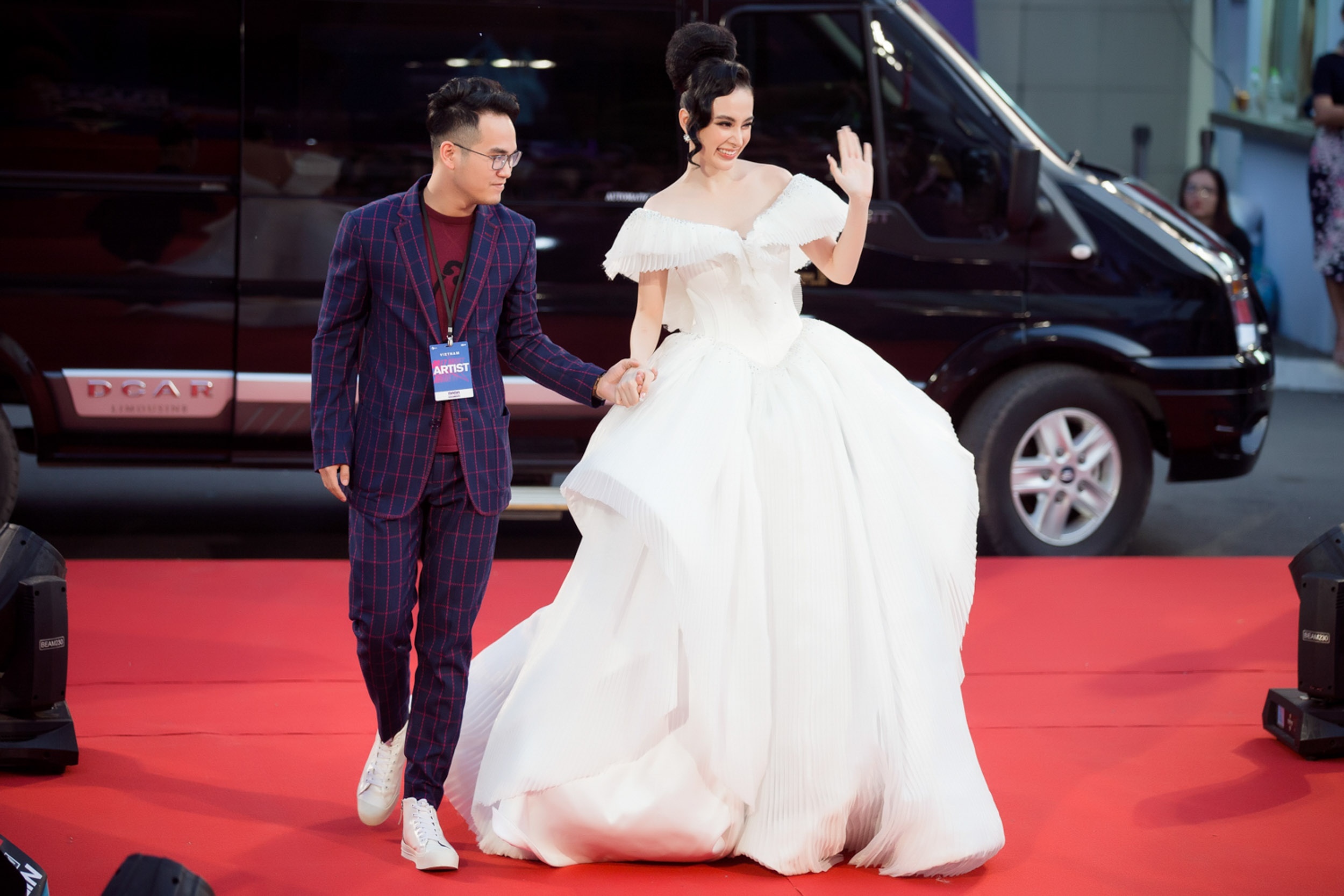 Angela Phuong trinh tren tham do MAMA anh 1