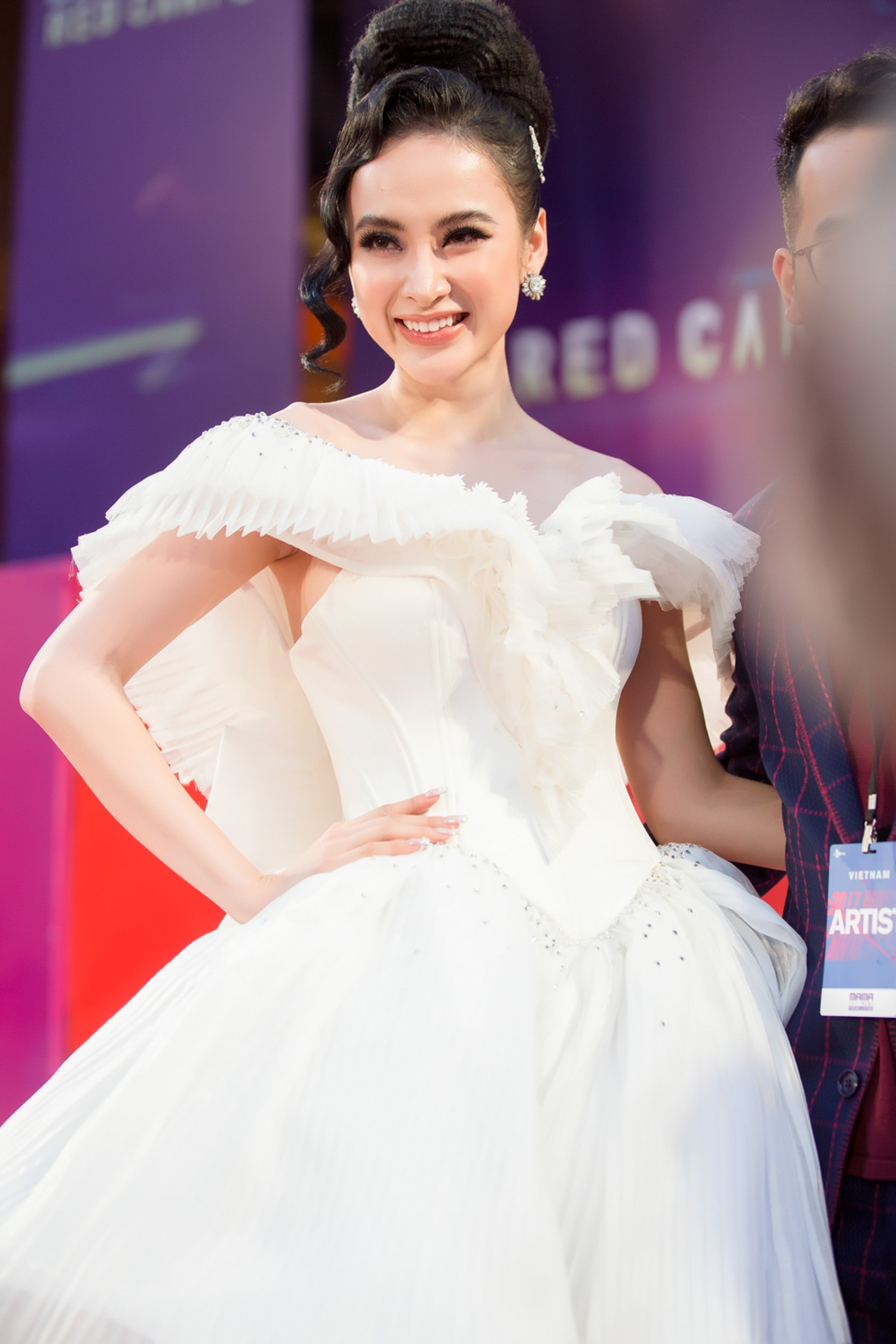 Angela Phuong trinh tren tham do MAMA anh 4