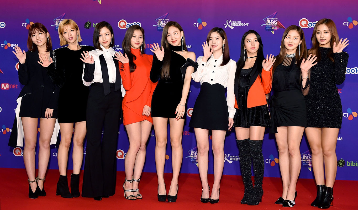 Dan sao dinh dam Han Quoc noi bat tren tham do MAMA hinh anh