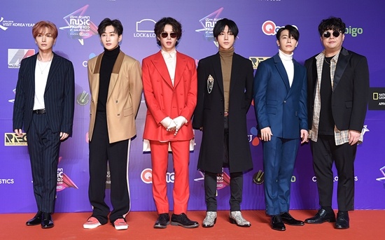 Song Joong Ki tren tham do MAMA anh 10