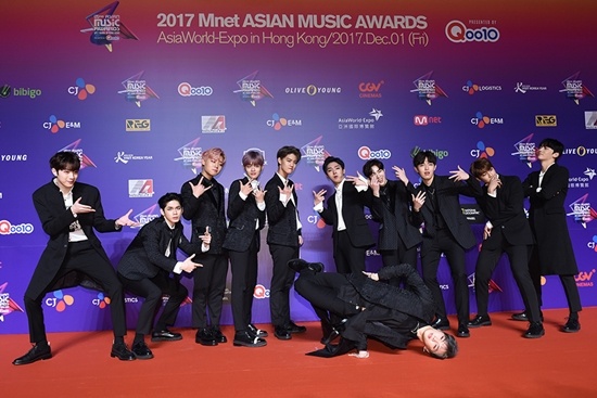 Song Joong Ki tren tham do MAMA anh 12