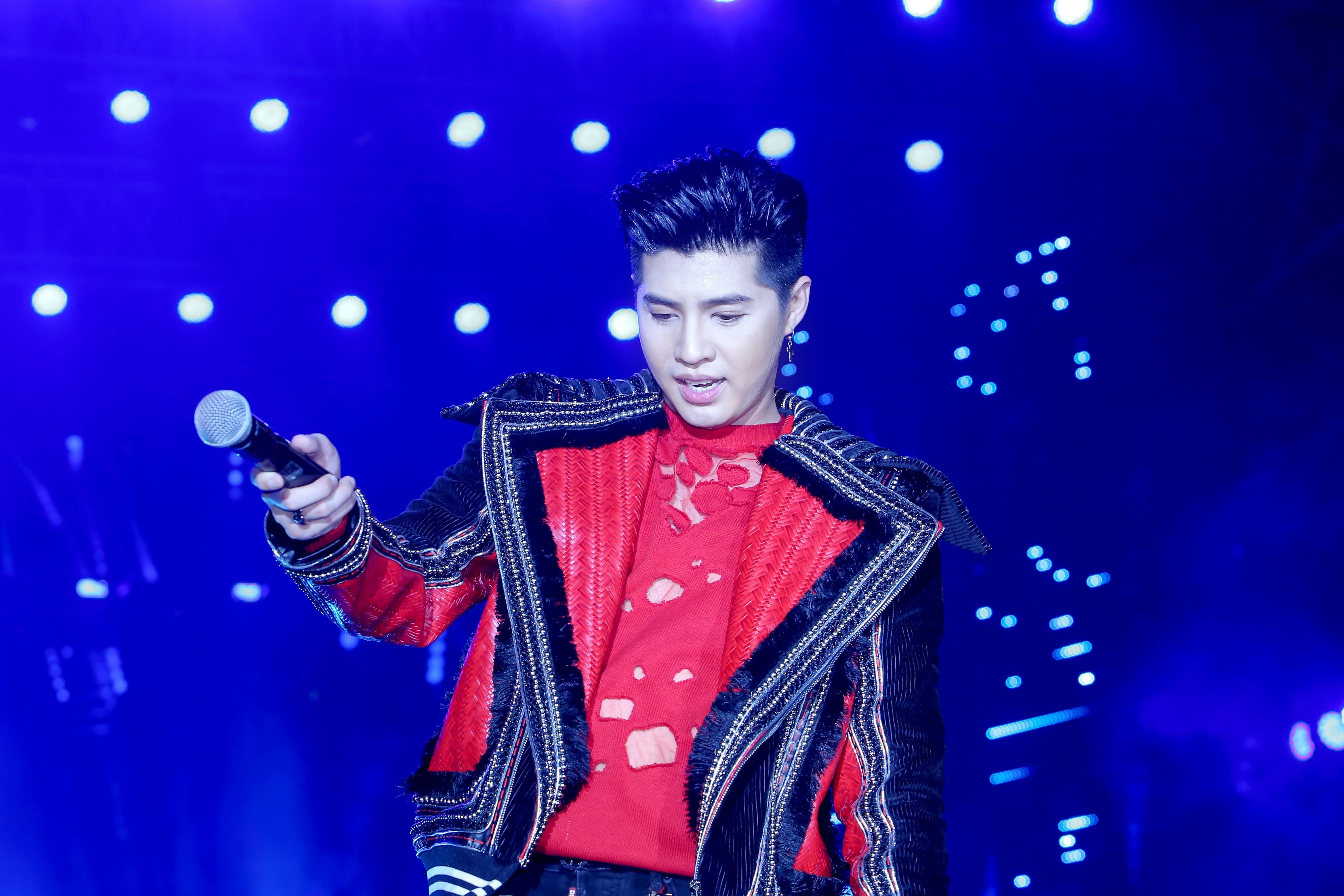 fan ngat xiu trong dem nhac Noo Phuoc Thinh anh 6