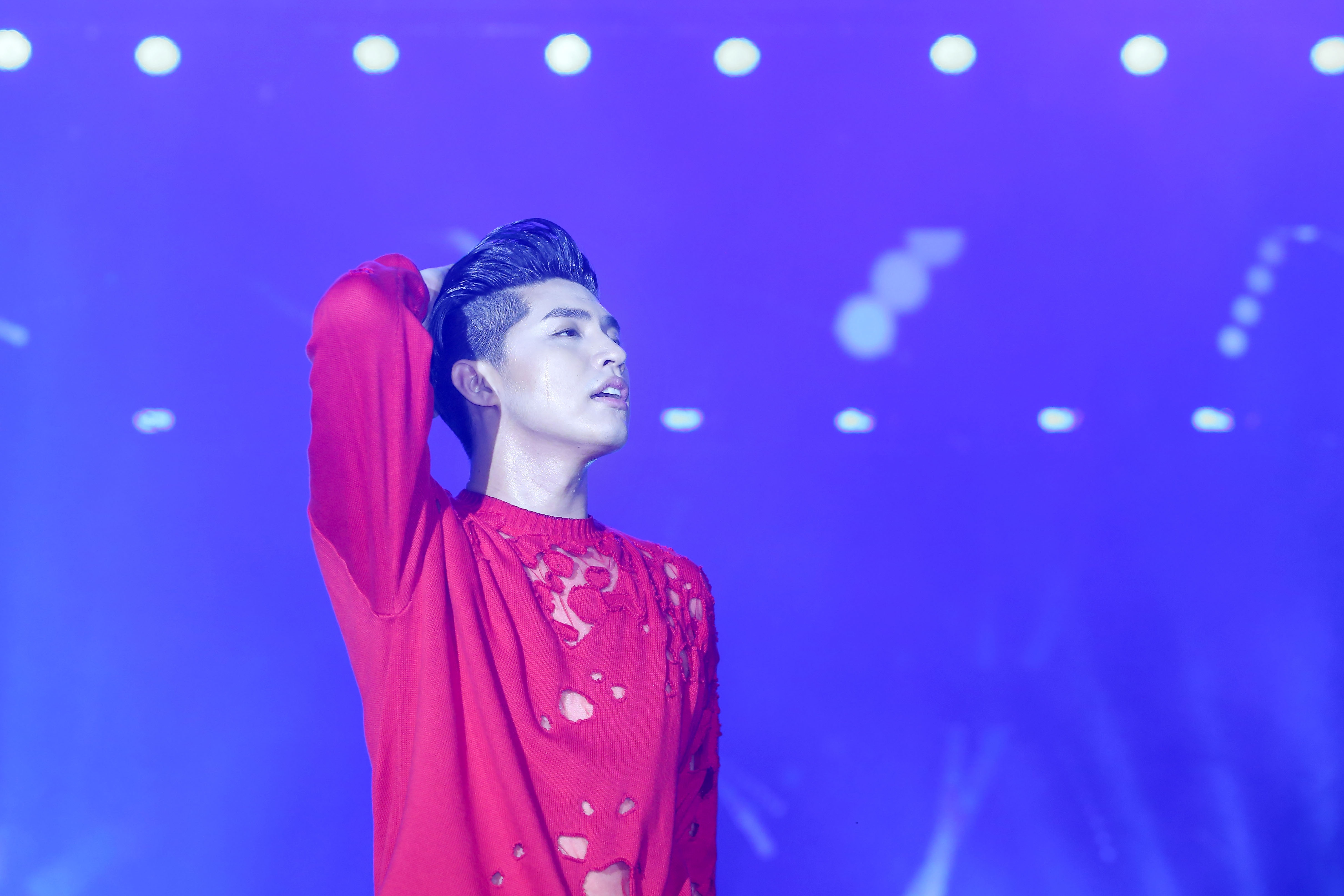 fan ngat xiu trong dem nhac Noo Phuoc Thinh anh 7