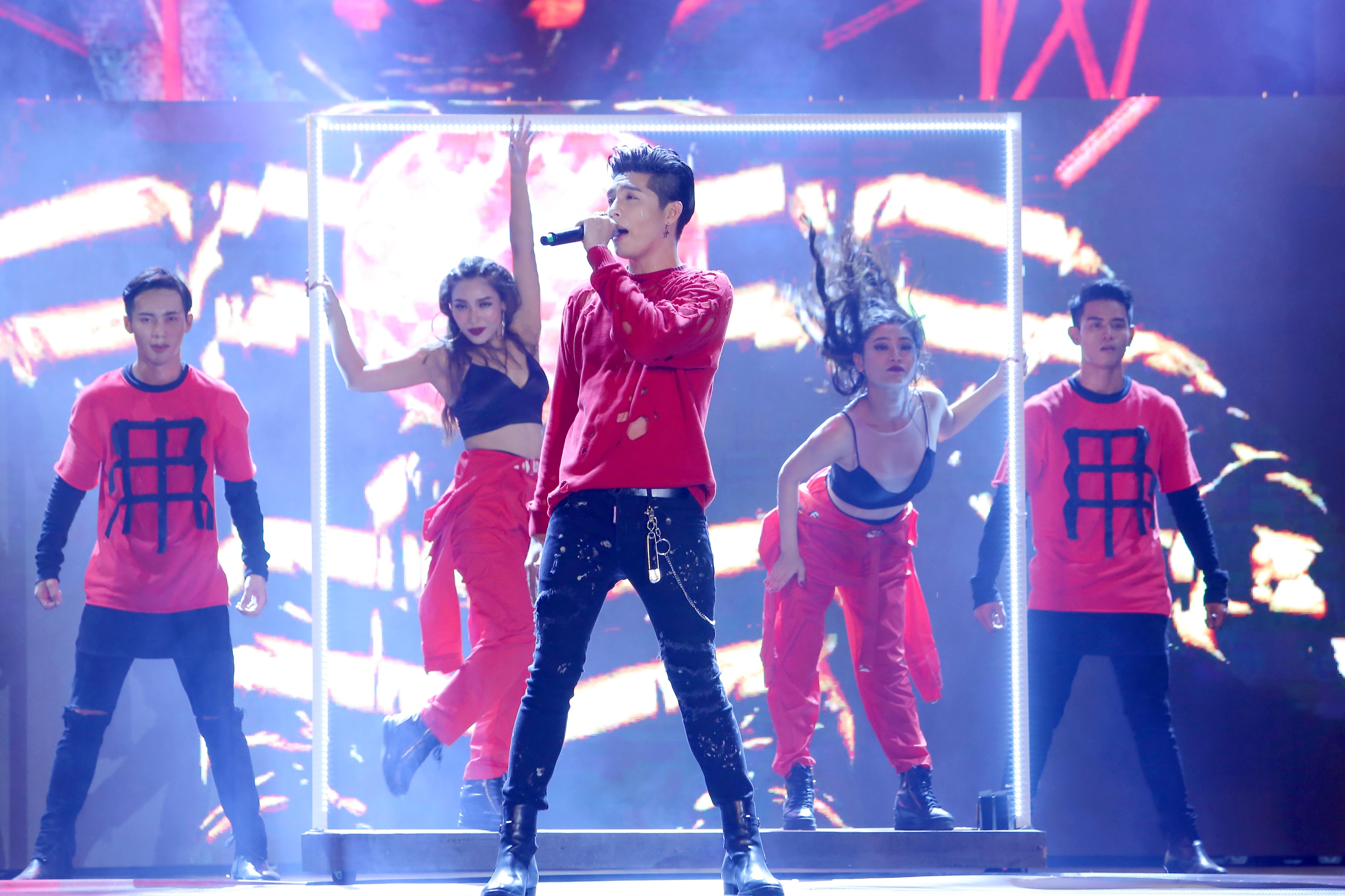 fan ngat xiu trong dem nhac Noo Phuoc Thinh anh 10