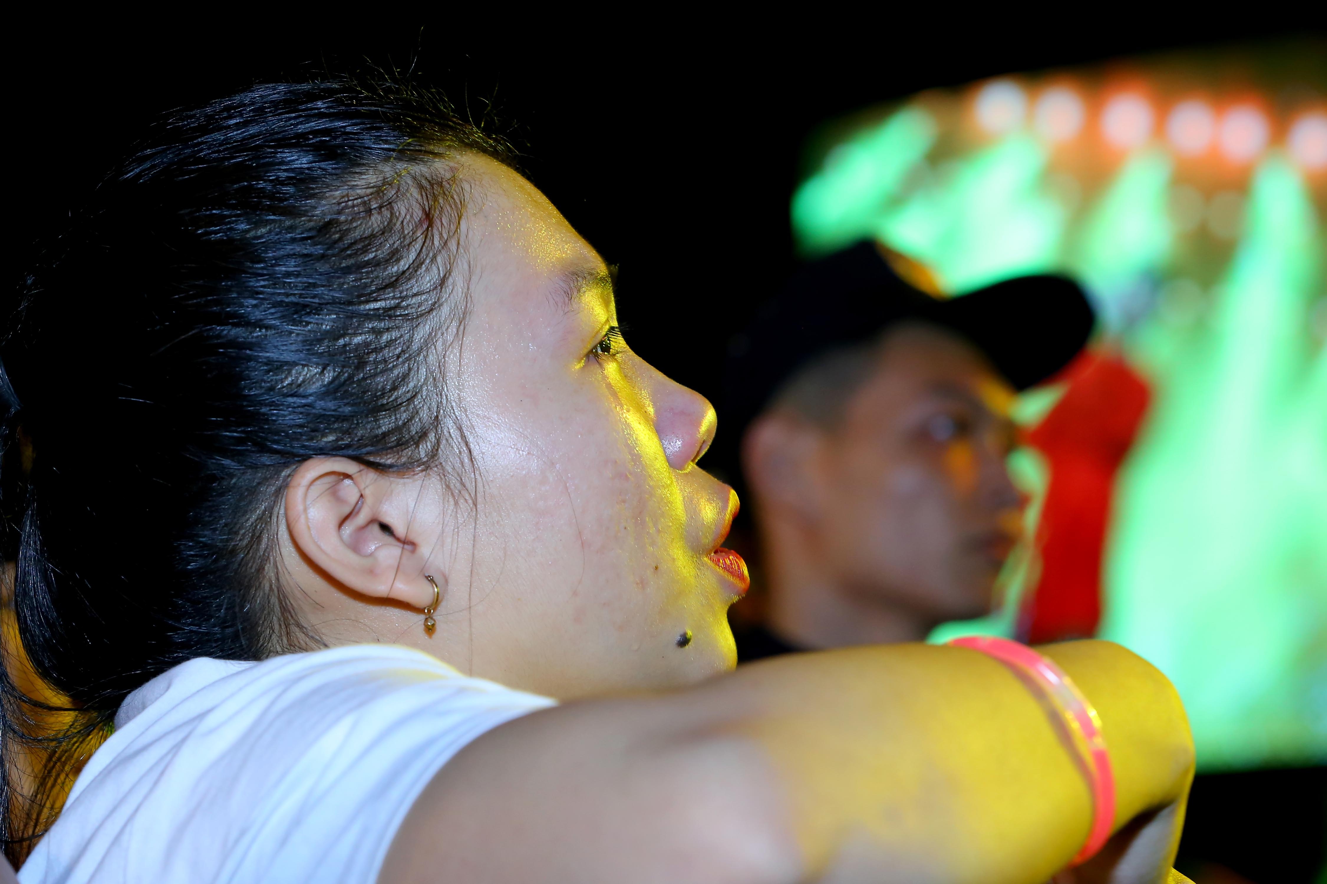 fan ngat xiu trong dem nhac Noo Phuoc Thinh anh 11