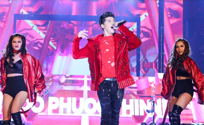 Fan ngat xiu trong liveshow Noo Phuoc Thinh hinh anh