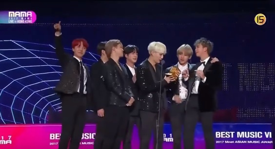 BTS nhan giai Nghe si cua nam hinh anh