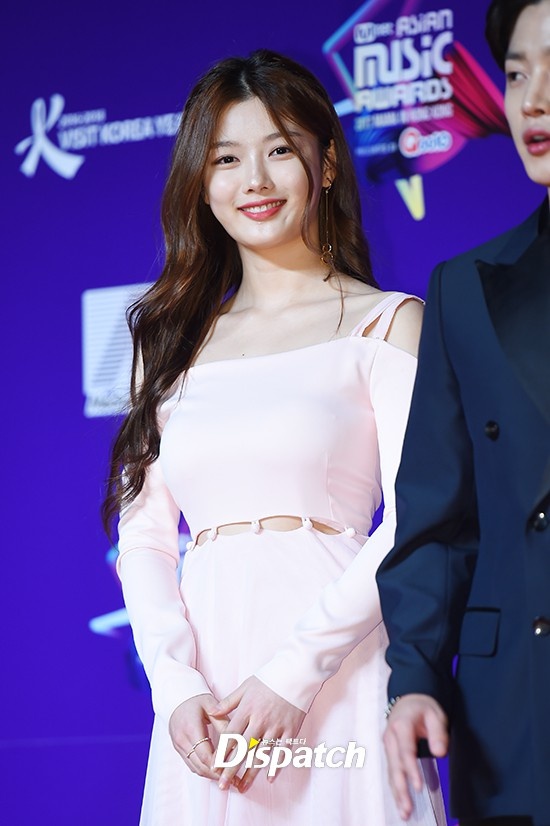 Song Joong Ki tren tham do MAMA anh 7