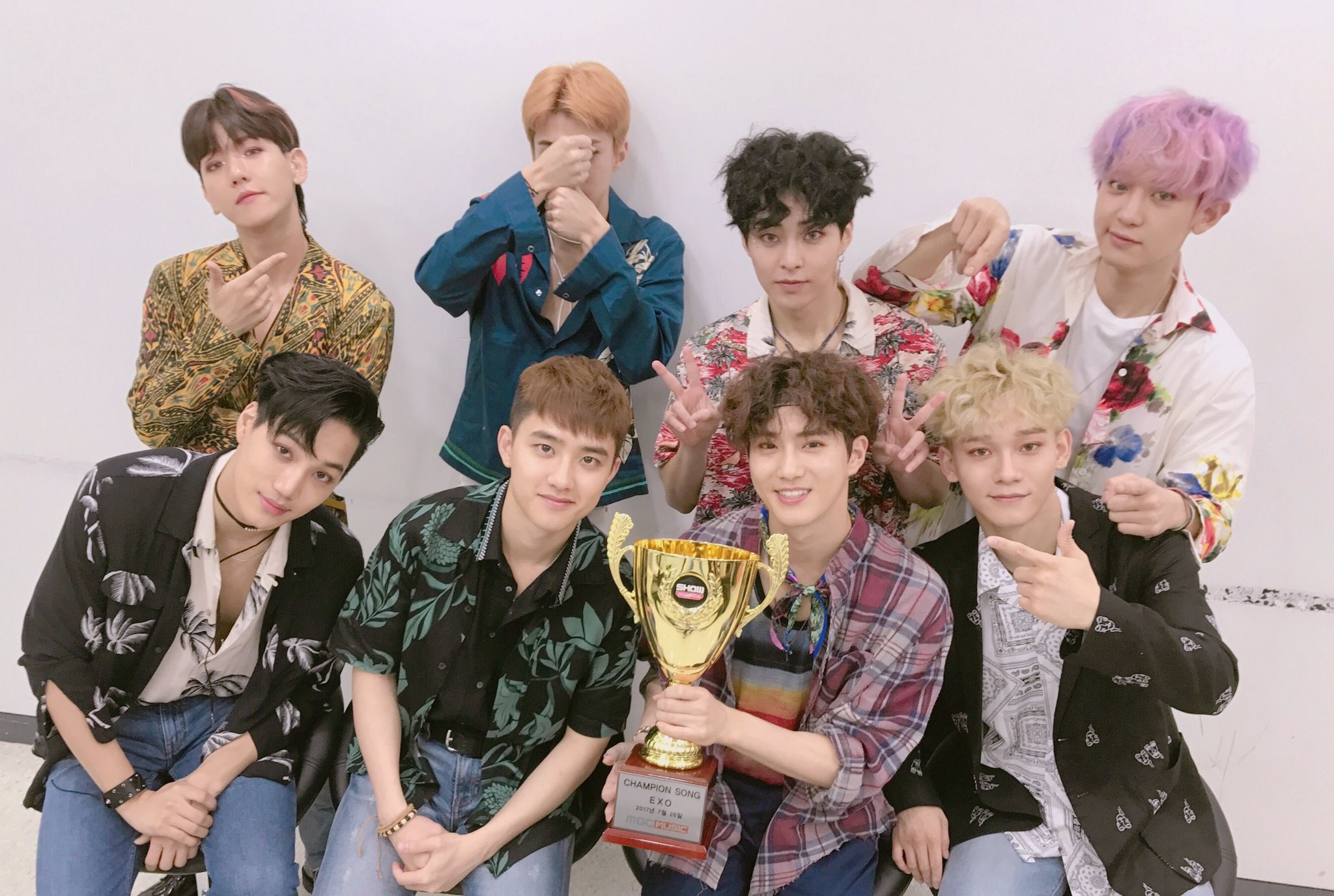 Nhung nhom nhac noi tieng nhat Kpop nua cuoi 2017 hinh anh