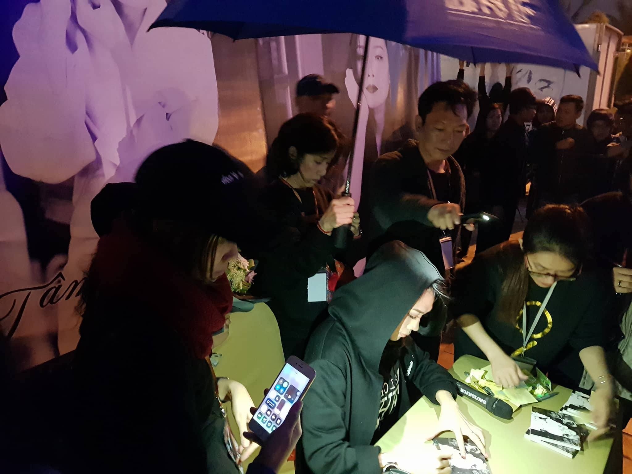 mỹ tâm ký đĩa ở Đà Nẵng ảnh 2 my tam ky dia o Da Nang anh 2