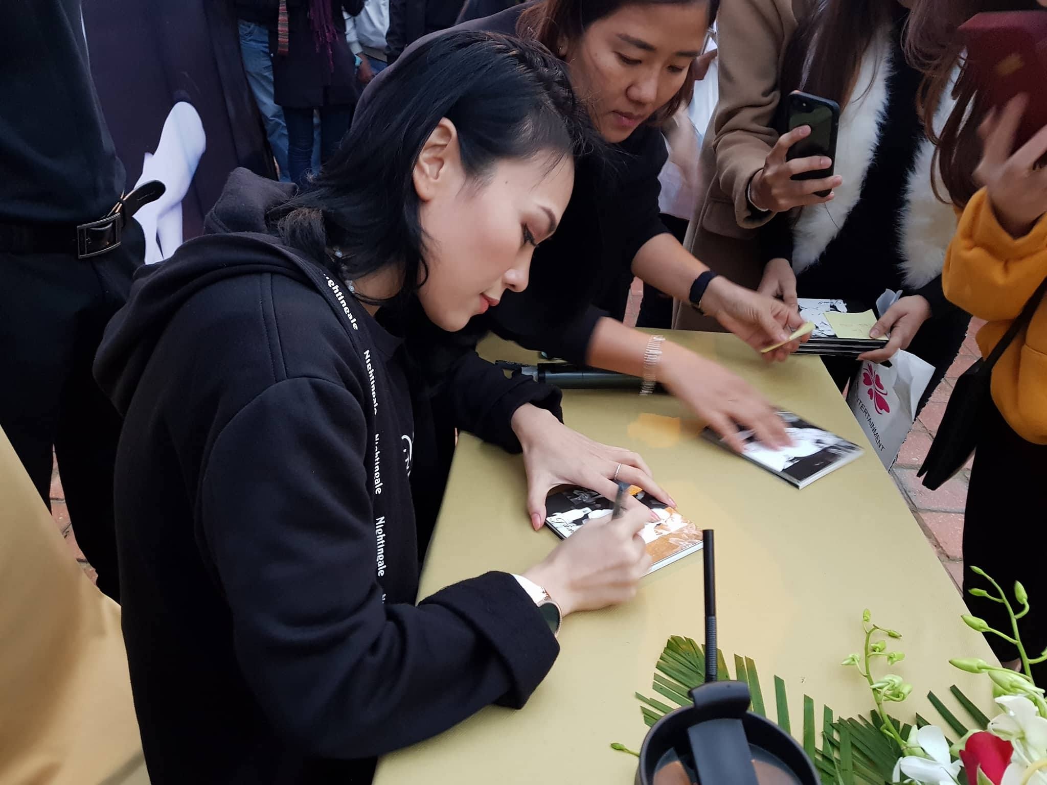 My Tam ky tang khan gia que nha giua troi mua lanh hinh anh