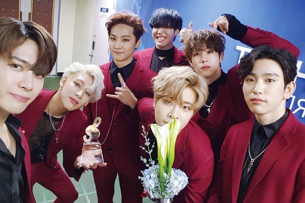 GOT7 tro lai Viet Nam bieu dien cung Chi Pu hinh anh