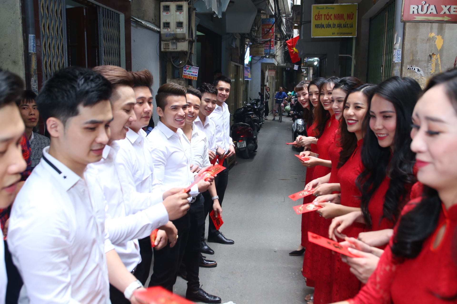 Hinh anh dam hoi khac viet anh 5