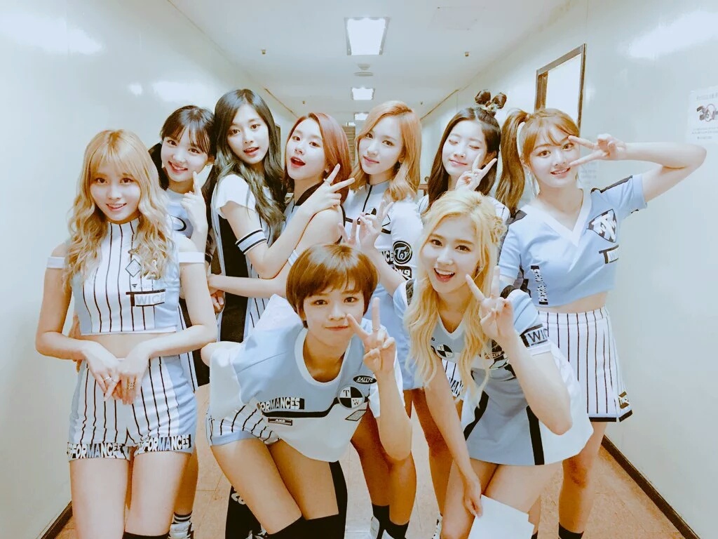 Twice: Am nhac te nhat van noi dinh dam o Han Quoc hinh anh