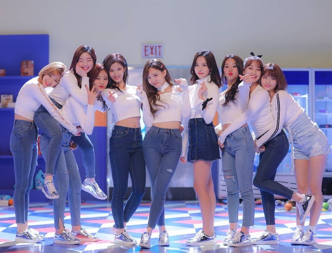 Twice dập khuôn phong cách ảnh 1 Twice dap khuon phong cach anh 1