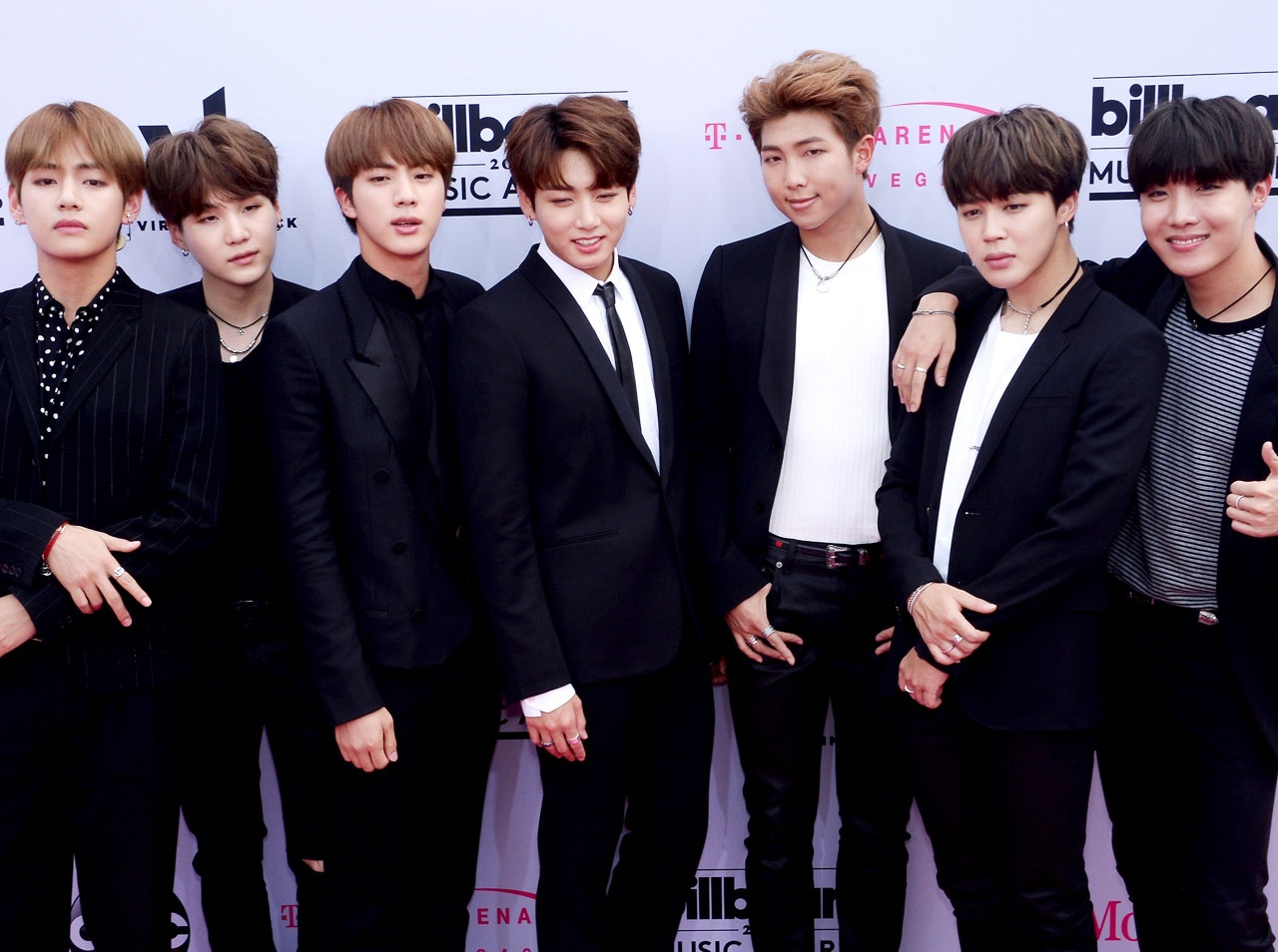 Gioi than tuong thong tri top album xuat sac nhat Han Quoc 2017 hinh anh