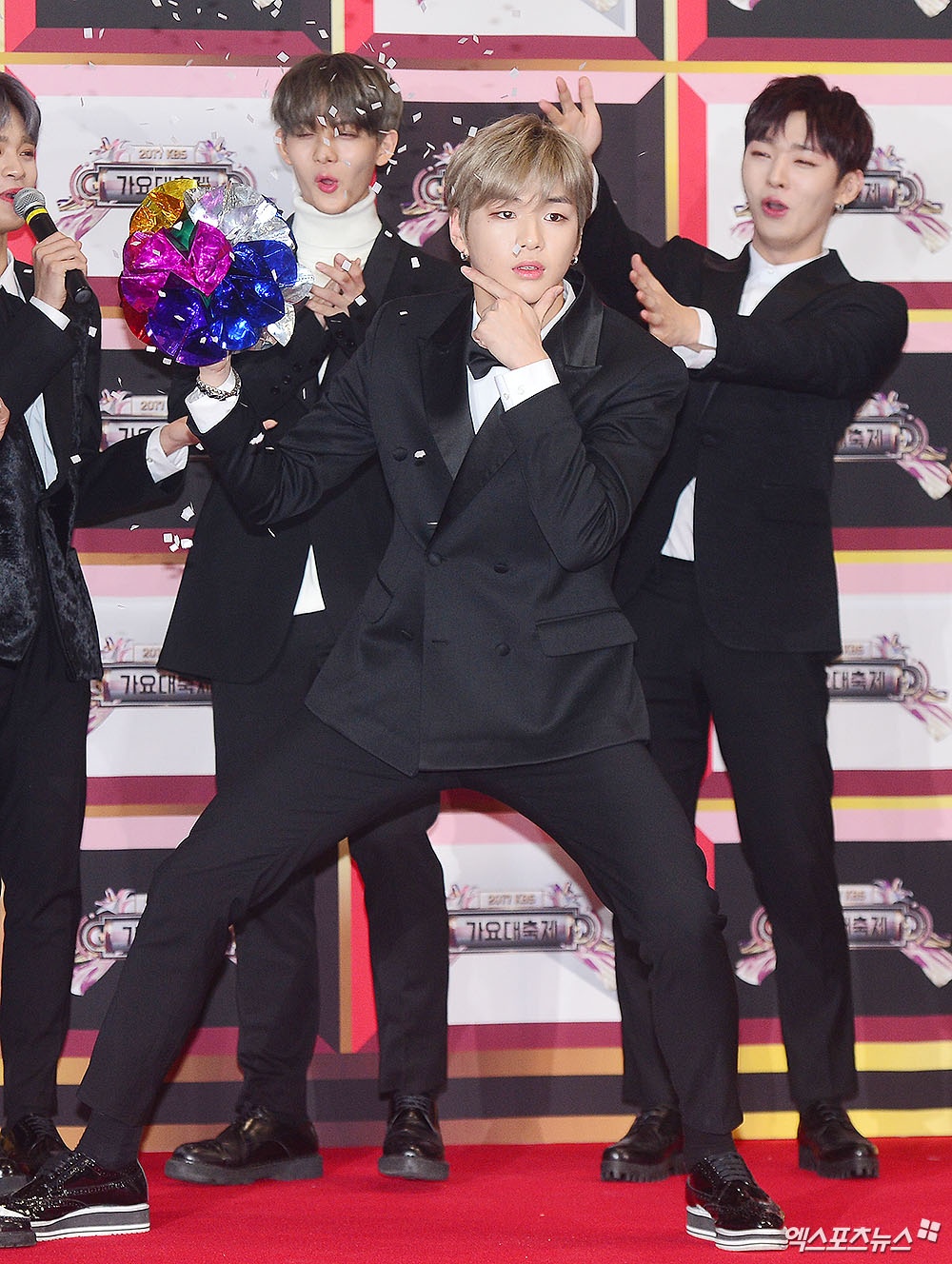 V tren tham do anh 8