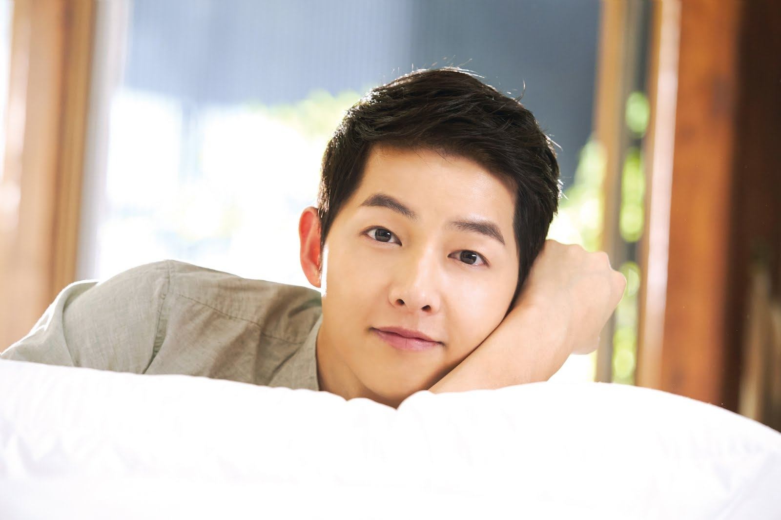 Song Joong Ki lot top ngoi sao quang cao duoc yeu thich nhat Han 2017 hinh anh