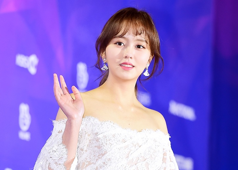 'Em gai quoc dan' Han Quoc nhat nhoa tren tham do Seoul Music Awards hinh anh