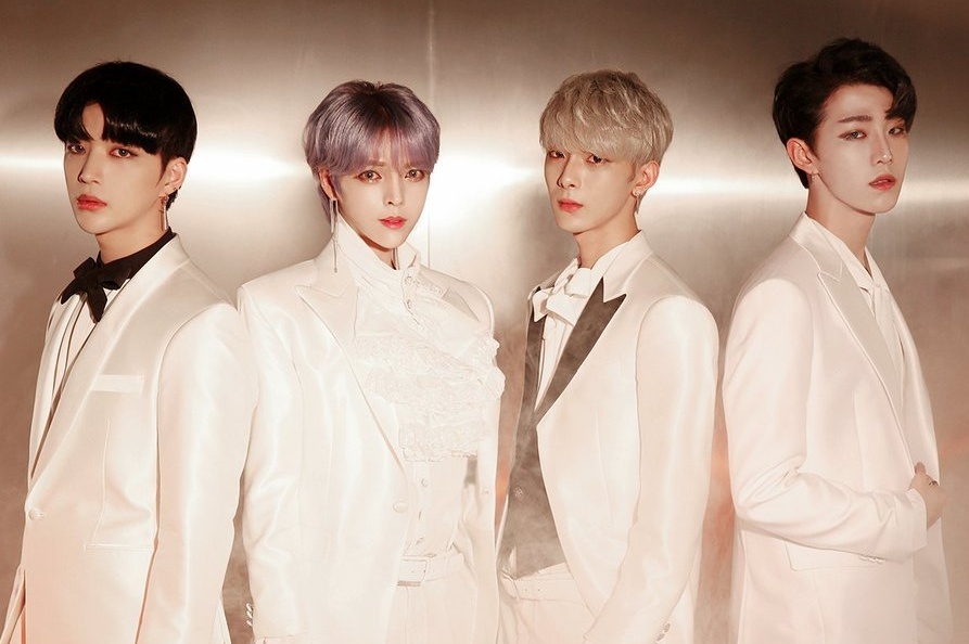 Nhom nhac nam Kpop gay soc voi ngoai hinh giong het con gai hinh anh