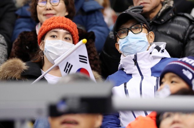 Lee Byung Hun và vợ xem olympic 2018 ảnh 1 Lee Byung Hun va vo xem olympic 2018 anh 1