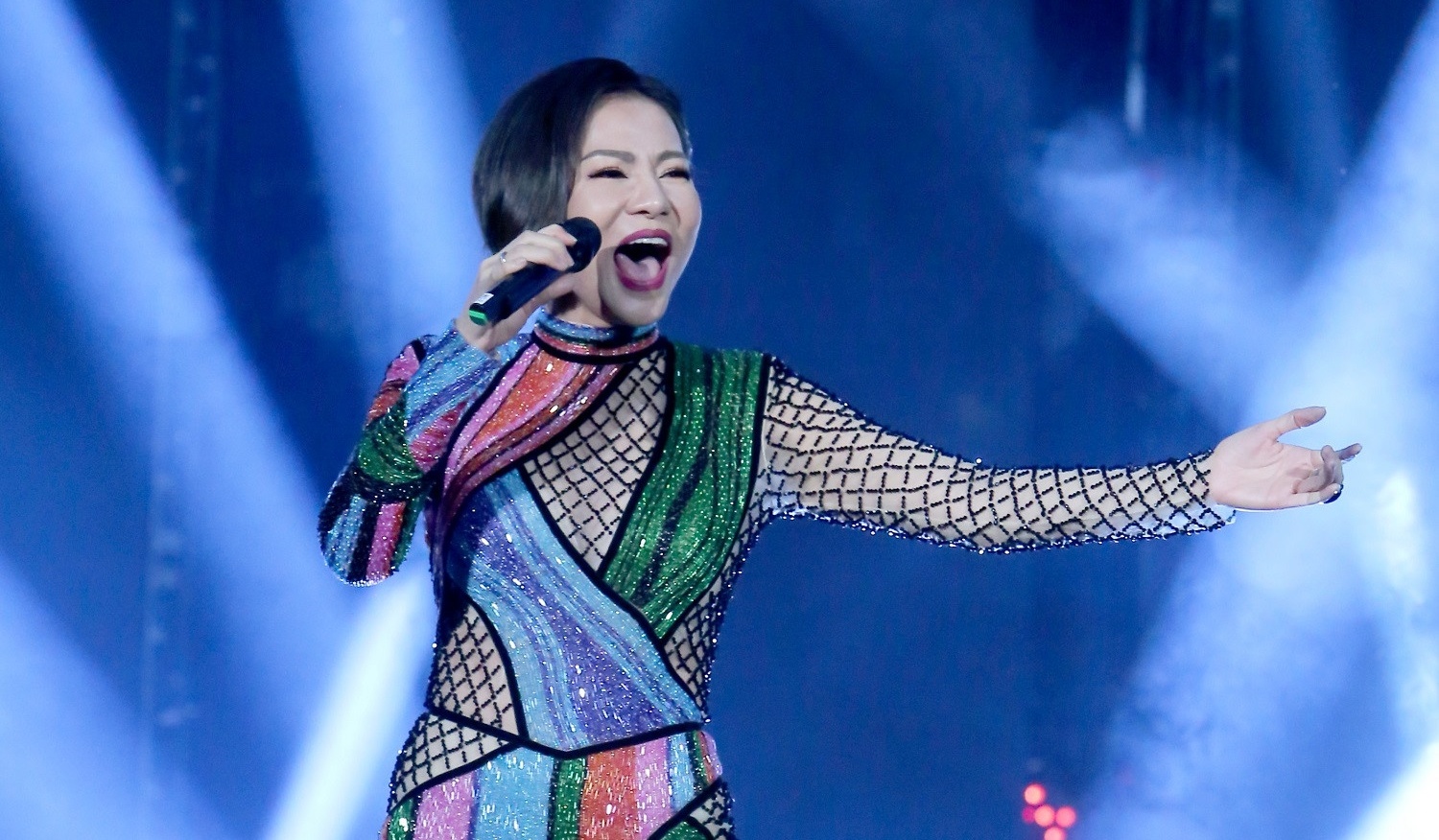 Thu Minh khoac ao moi cho ban hit 'Nguoi ta noi' hinh anh