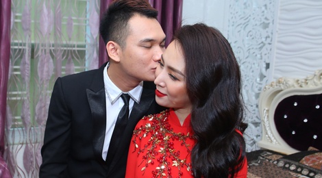 Khac Viet hanh phuc trong dam hoi voi ban gai DJ hinh anh